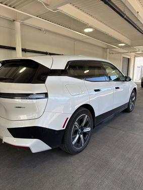 Mineral White Metallic 2024 BMW iX xDrive50