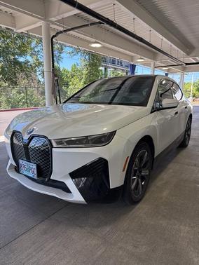 Mineral White Metallic 2024 BMW iX xDrive50