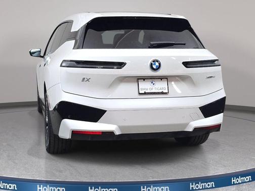 Mineral White Metallic 2024 BMW iX xDrive50