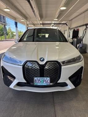 Mineral White Metallic 2024 BMW iX xDrive50