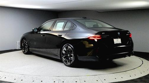 2025 BMW i5 M60