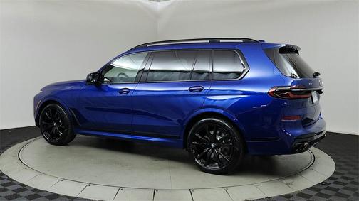 2025 BMW X7 M60i