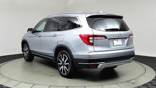 2022 Honda Pilot Touring 8-Passenger