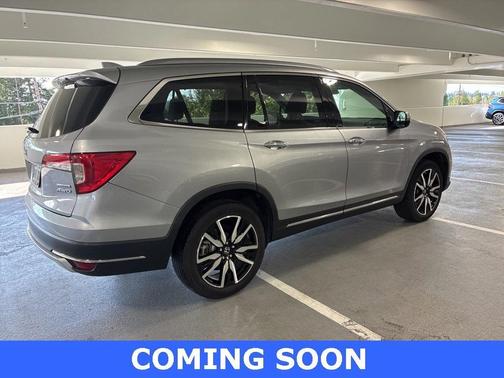 2022 Honda Pilot Touring 8-Passenger