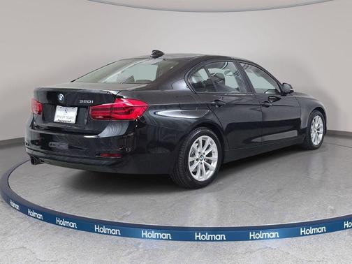 Black Sapphire Metallic 2018 BMW 320 i