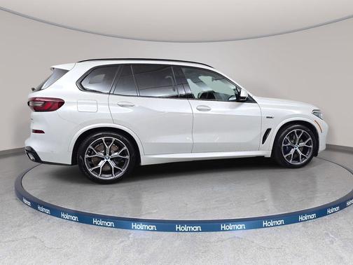 Mineral White Metallic 2023 BMW X5 PHEV xDrive45e