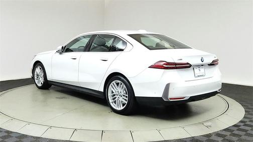 2024 BMW 530 i xDrive