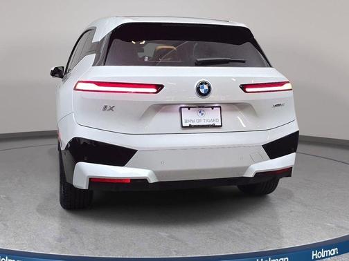Mineral White Metallic 2024 BMW iX xDrive50