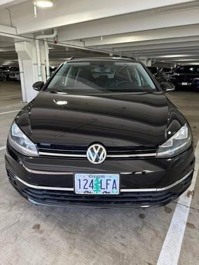 Deep Black Pearl Effect 2018 Volkswagen Golf SportWagen TSI S