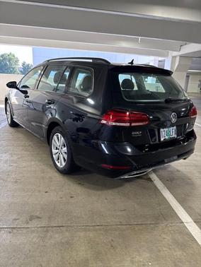 Deep Black Pearl Effect 2018 Volkswagen Golf SportWagen TSI S