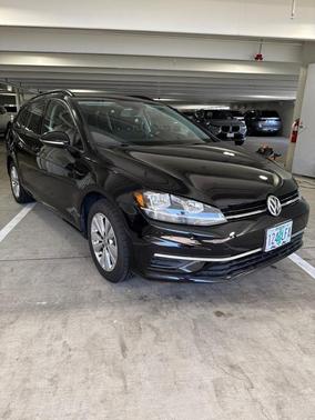 Deep Black Pearl Effect 2018 Volkswagen Golf SportWagen TSI S