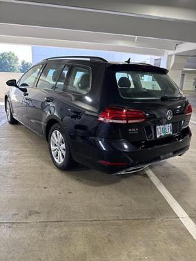 Deep Black Pearl Effect 2018 Volkswagen Golf SportWagen TSI S