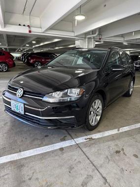 Deep Black Pearl Effect 2018 Volkswagen Golf SportWagen TSI S