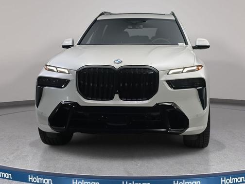 Mineral White Metallic 2026 BMW X7 xDrive40i
