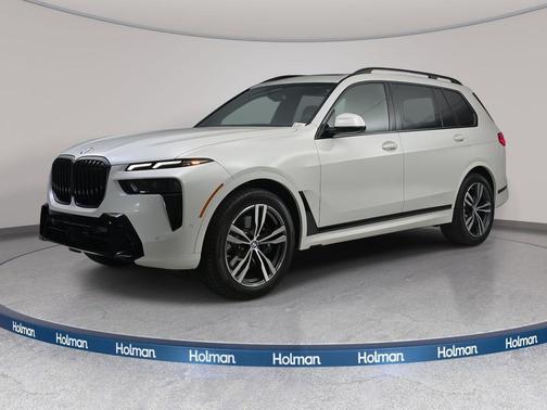 Mineral White Metallic 2026 BMW X7 xDrive40i