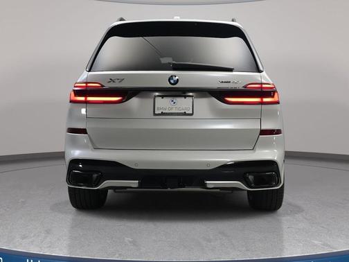 Mineral White Metallic 2026 BMW X7 xDrive40i