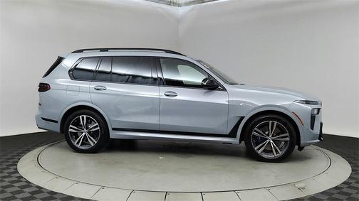 2025 BMW X7 M60i