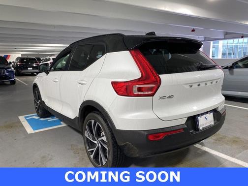 2022 Volvo XC40 T5 R-Design