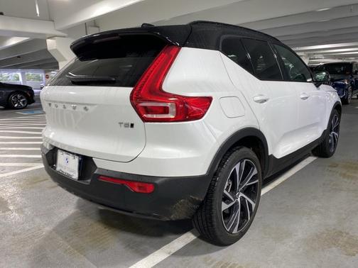 2022 Volvo XC40 T5 R-Design