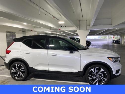 2022 Volvo XC40 T5 R-Design