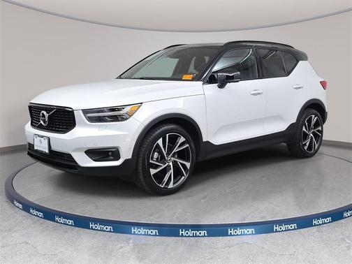 2022 Volvo XC40 T5 R-Design