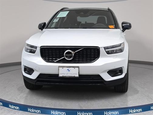 2022 Volvo XC40 T5 R-Design
