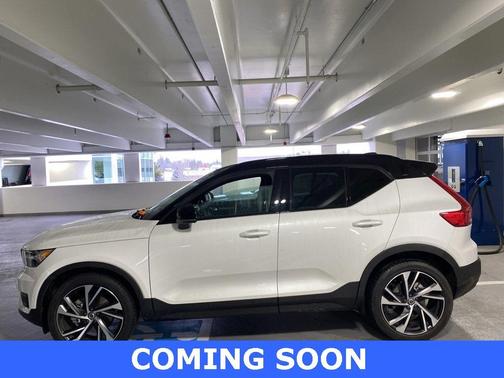 2022 Volvo XC40 T5 R-Design