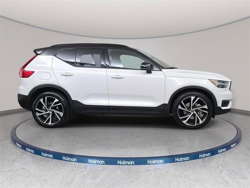 2022 Volvo XC40 T5 R-Design
