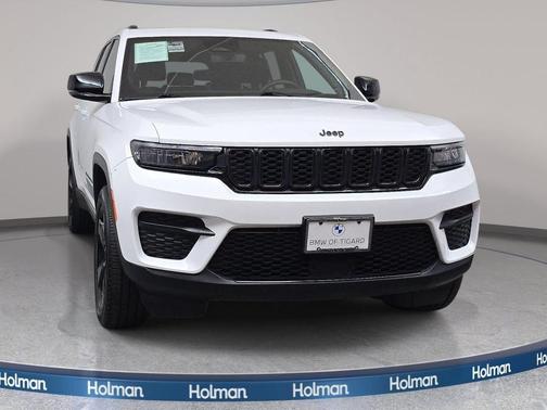 Bright White Clearcoat 2023 Jeep Grand Cherokee Altitude