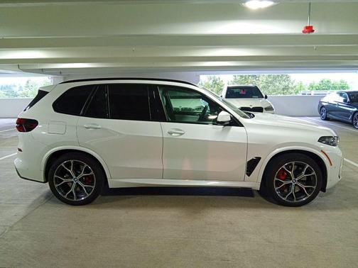 Mineral White Metallic 2025 BMW X5 PHEV xDrive50e
