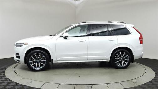 2017 Volvo XC90 T6 Momentum