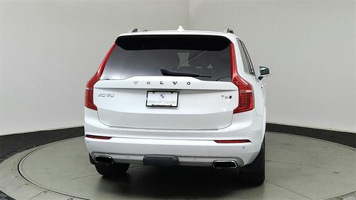 2017 Volvo XC90 T6 Momentum