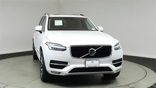 2017 Volvo XC90 T6 Momentum