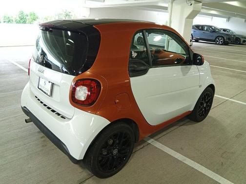 White 2016 smart ForTwo Passion