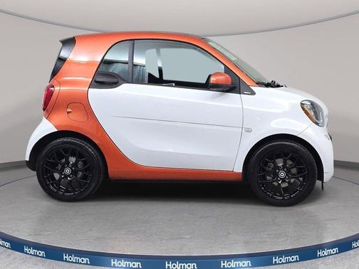 White 2016 smart ForTwo Passion