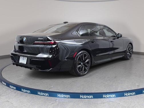 Black Sapphire Metallic 2023 BMW 740 i