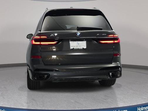 Gray Metallic 2027 BMW X7 xDrive40i
