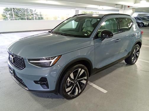 Gray Metallic 2023 Volvo XC40 B5 Ultimate Dark Theme