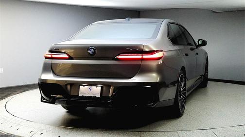 2025 BMW 750e xDrive