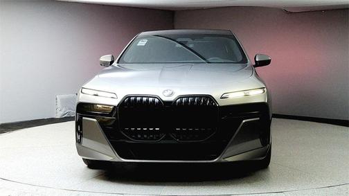 2025 BMW 750e xDrive