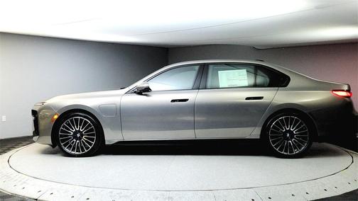 2025 BMW 750e xDrive
