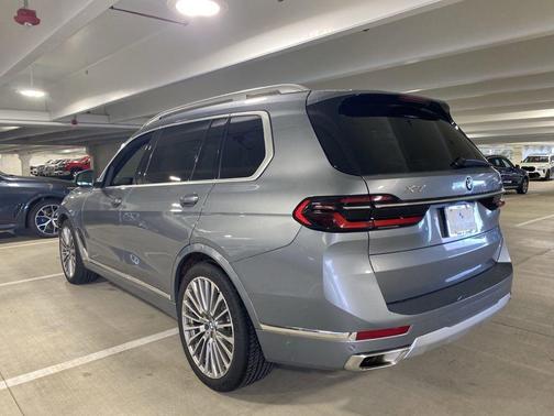 Skyscraper Gray Metallic 2023 BMW X7 xDrive40i