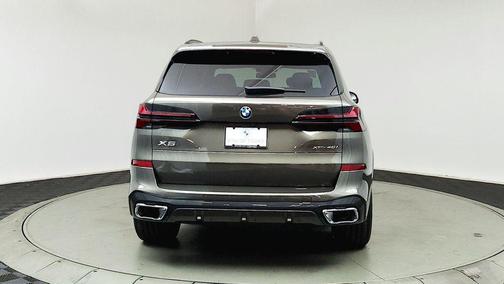 Manhattan Green Metallic 2026 BMW X5 xDrive40i