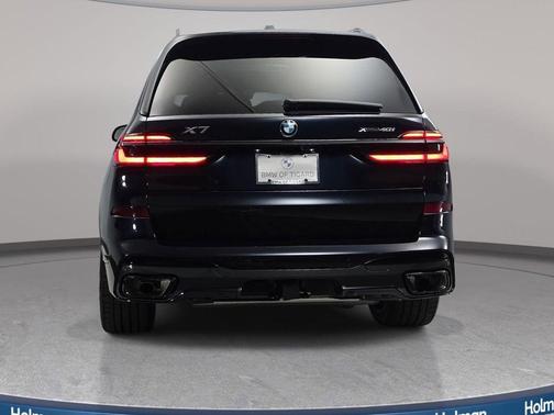 Carbon Black Metallic 2027 BMW X7 xDrive40i