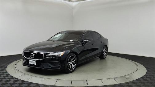 2020 Volvo S60 T6 Momentum