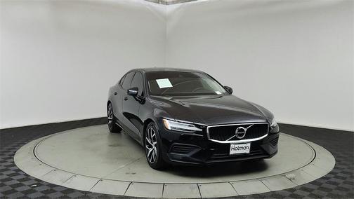 2020 Volvo S60 T6 Momentum