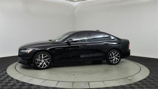 2020 Volvo S60 T6 Momentum