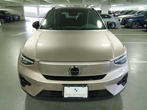 Bright 2023 Volvo XC40 Recharge Pure Electric Twin Plus