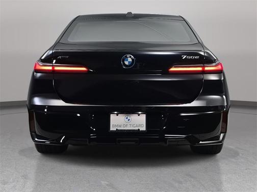 2026 BMW 750e xDrive