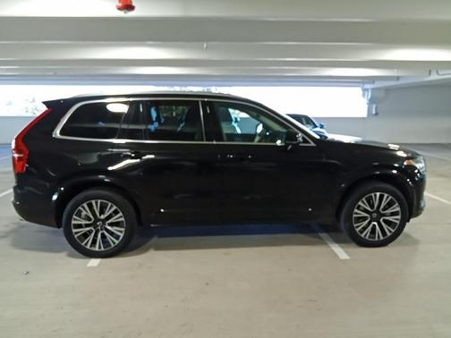 2020 Volvo XC90 T5 Momentum 7 Passenger